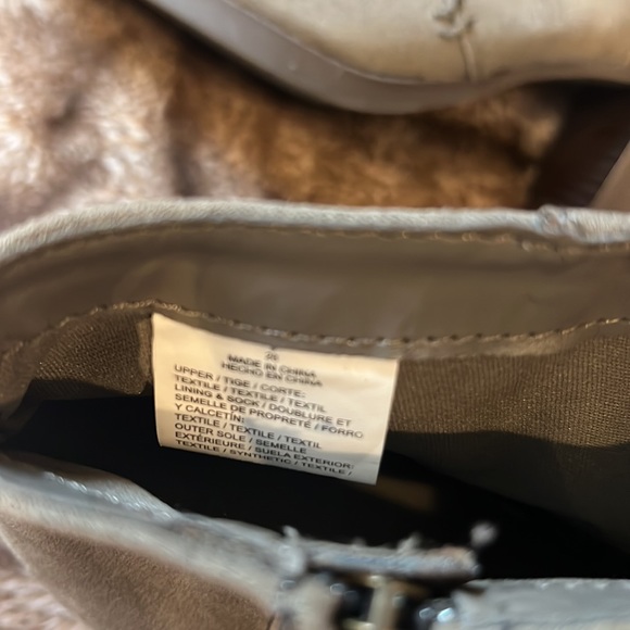 Perfect condition size 9 old navy suede booties - Picture 5 of 6